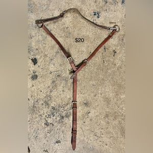 Horse tack English breastcollar